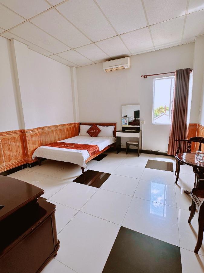 Truc Hoang Ha Hotel Kon Tum Dış mekan fotoğraf
