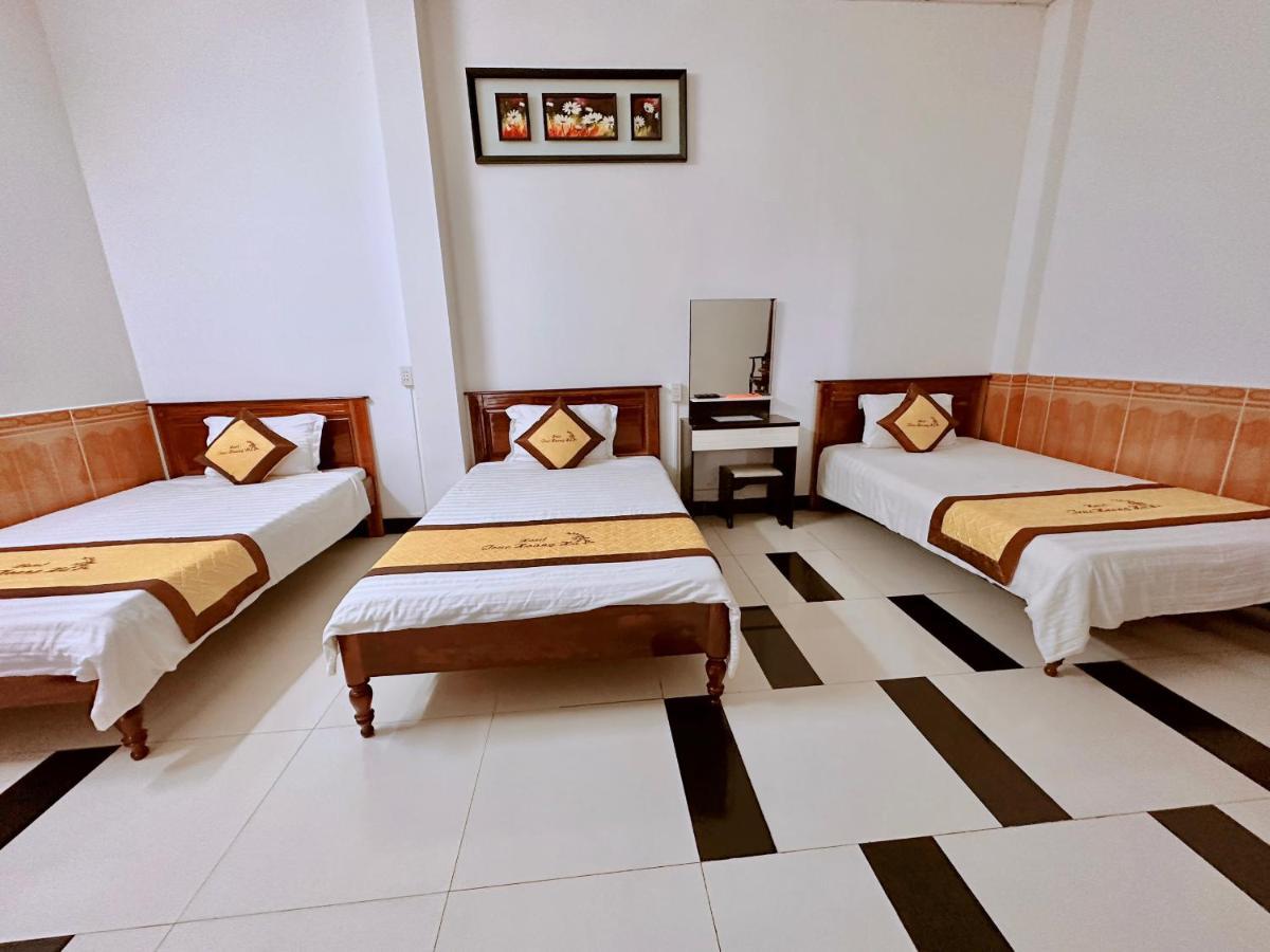 Truc Hoang Ha Hotel Kon Tum Dış mekan fotoğraf