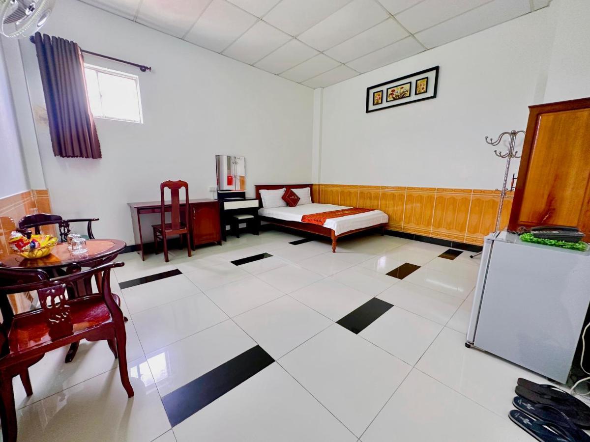 Truc Hoang Ha Hotel Kon Tum Dış mekan fotoğraf