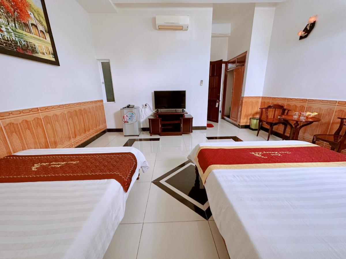 Truc Hoang Ha Hotel Kon Tum Dış mekan fotoğraf