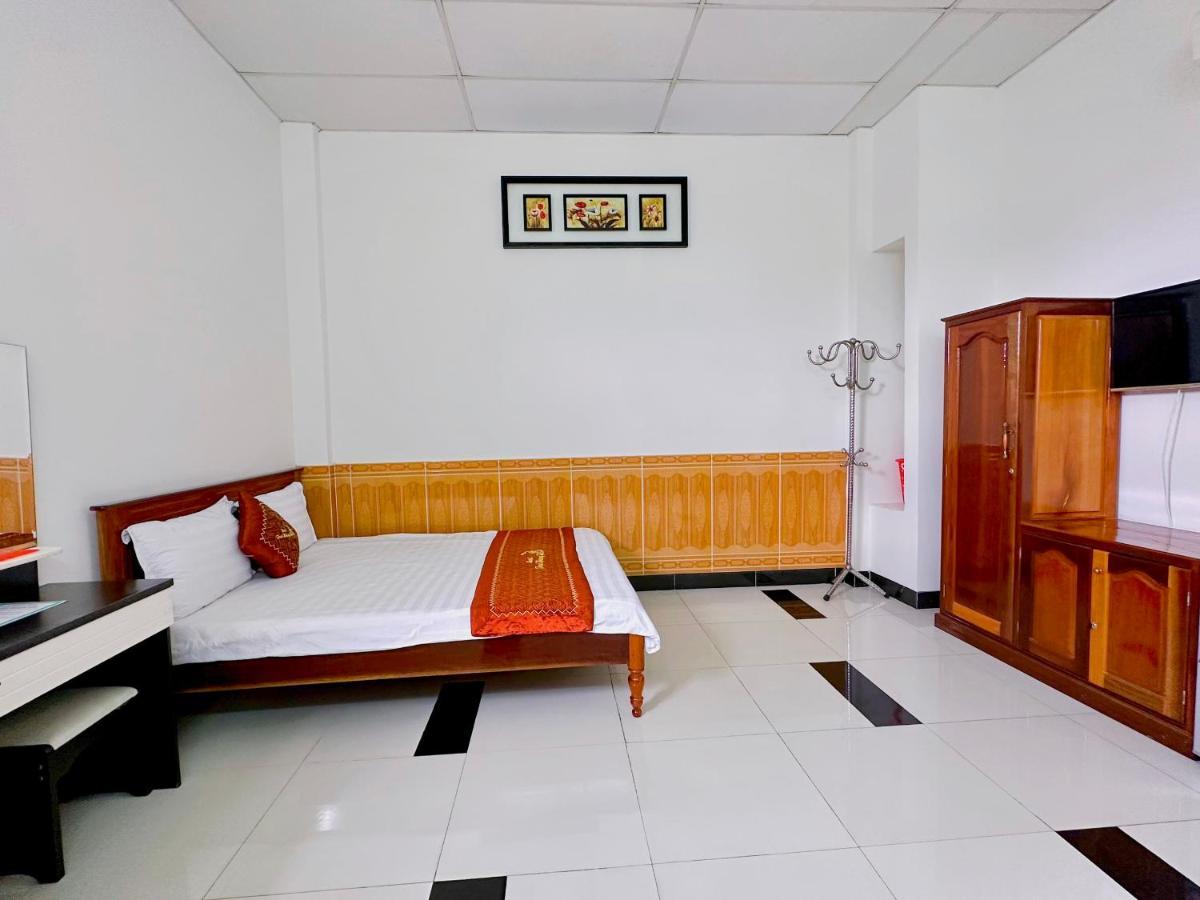 Truc Hoang Ha Hotel Kon Tum Dış mekan fotoğraf