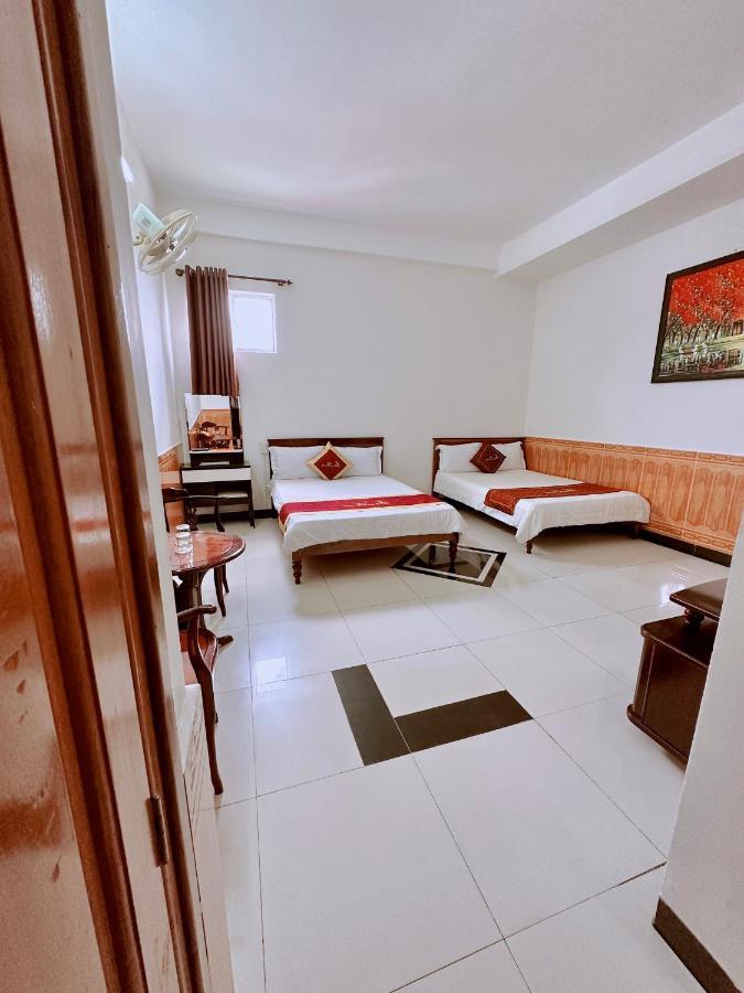 Truc Hoang Ha Hotel Kon Tum Dış mekan fotoğraf