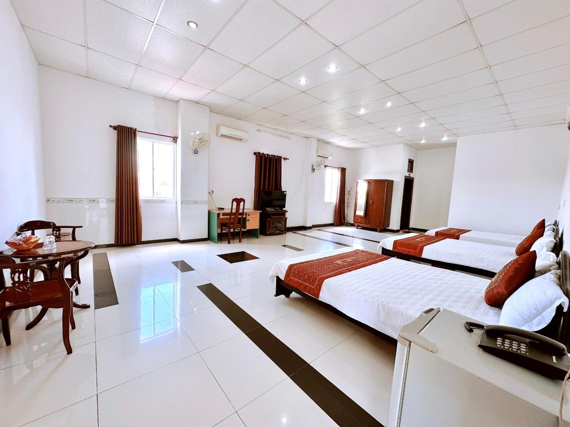 Truc Hoang Ha Hotel Kon Tum Dış mekan fotoğraf