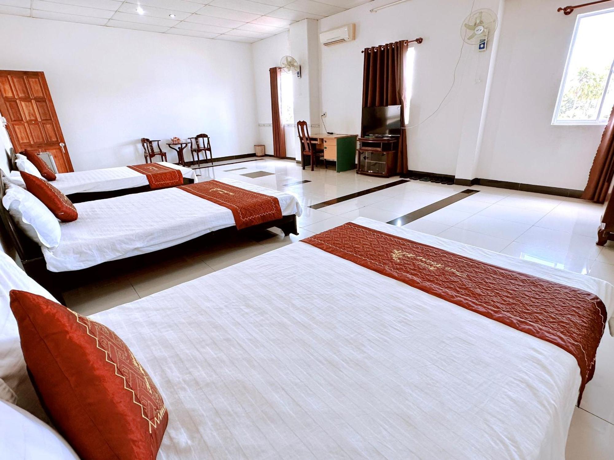 Truc Hoang Ha Hotel Kon Tum Dış mekan fotoğraf