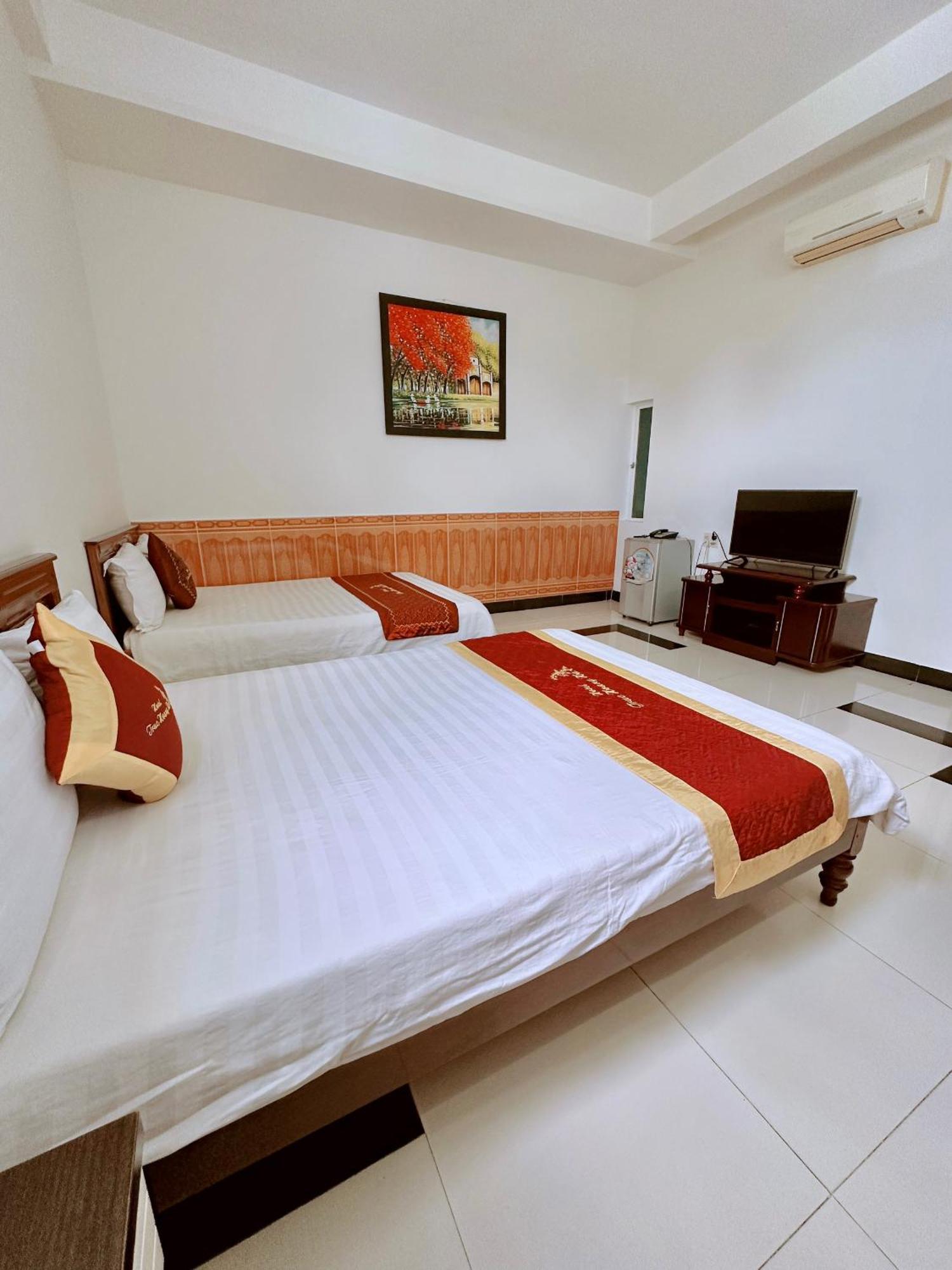Truc Hoang Ha Hotel Kon Tum Dış mekan fotoğraf