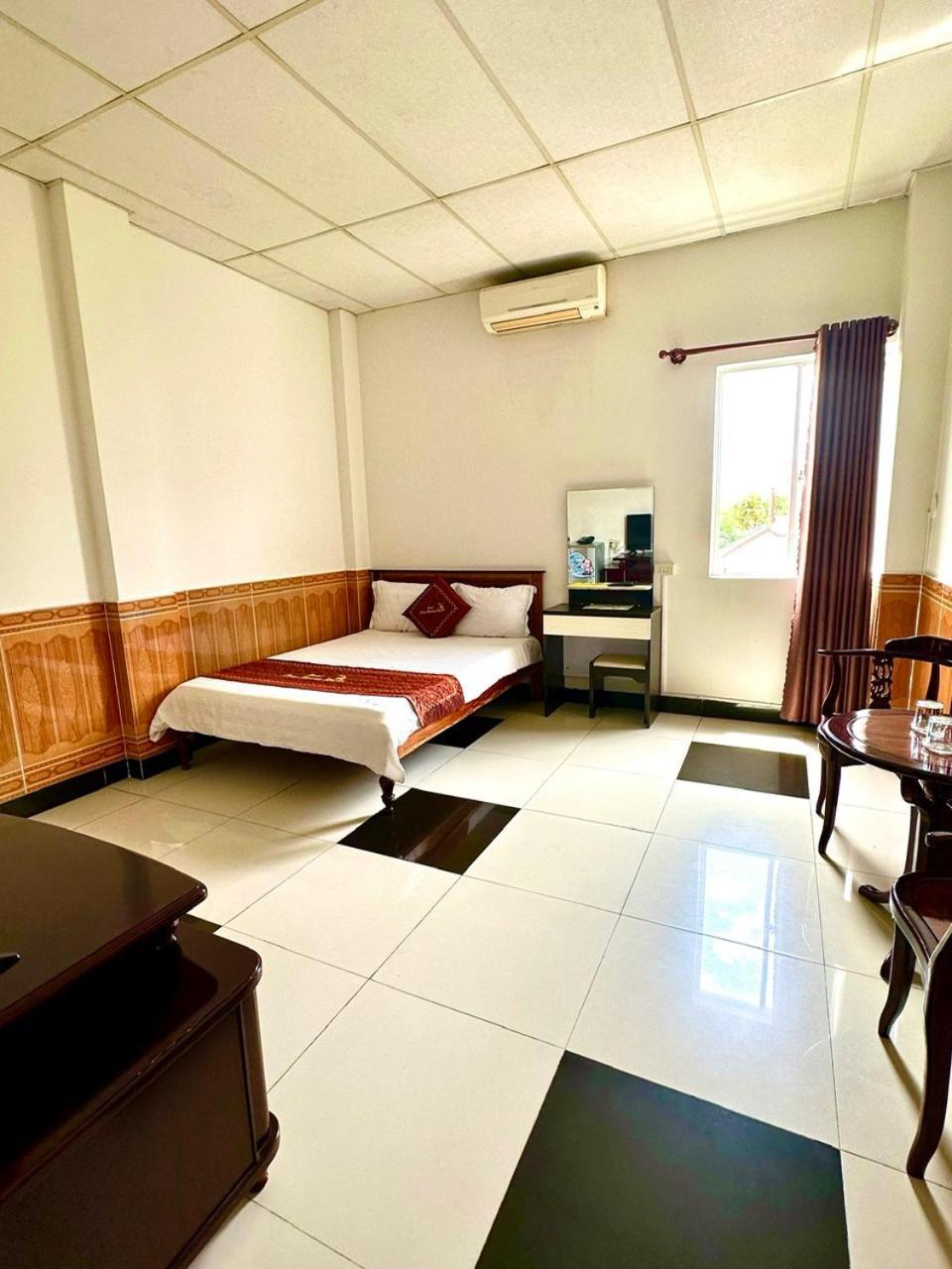 Truc Hoang Ha Hotel Kon Tum Dış mekan fotoğraf